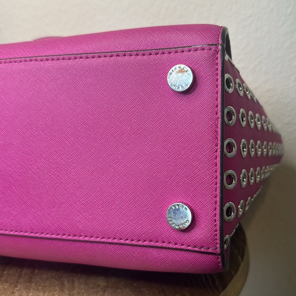MICHAEL KORS SELMA Grommet
Saffiano Leather LG Satchel, Fuchsia pink, GUC - Picture 12 of 17